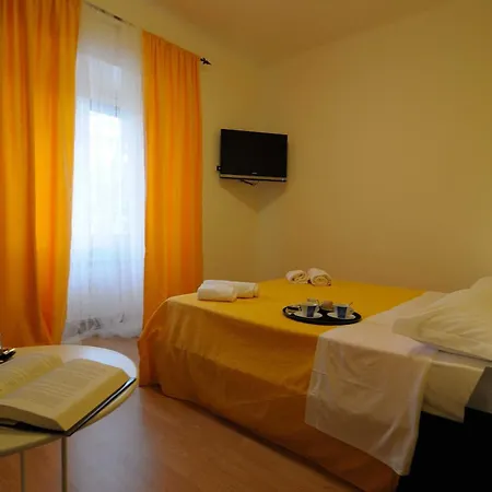 Trasteveredreamsuites לינה וארוחת בוקר 2*